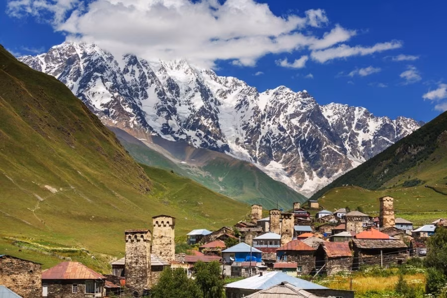 Sui sentieri del Caucaso: cultura e trekking